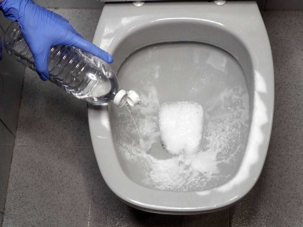 Wc Ontstoppen Met Warm Water En Afwasmiddel