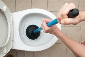 wc verstopt wat te doen
